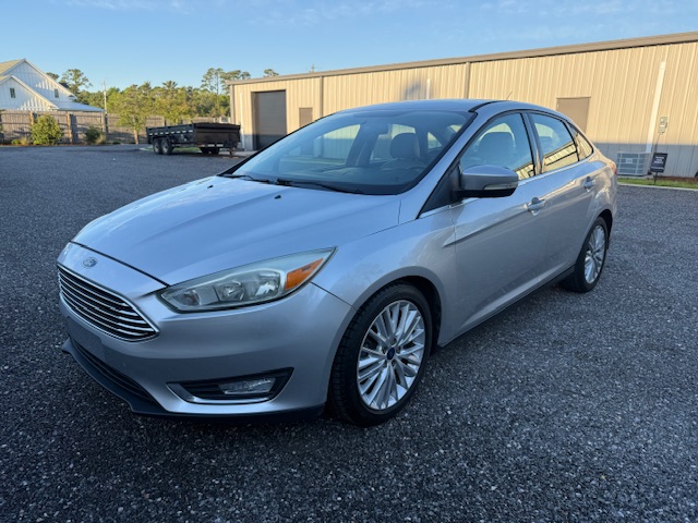 2017 Ford Focus Sedan Titanium's photo