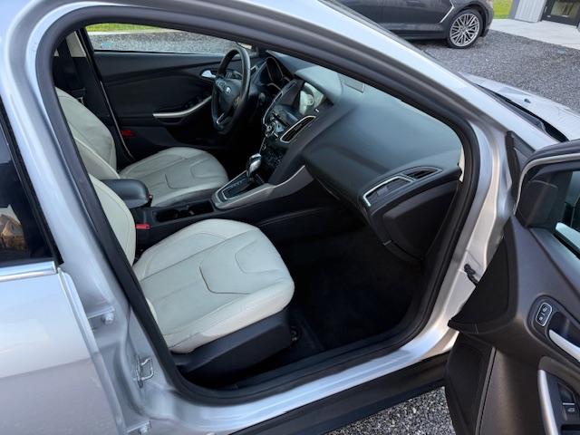 2017 Ford Focus Titanium - Photo 6