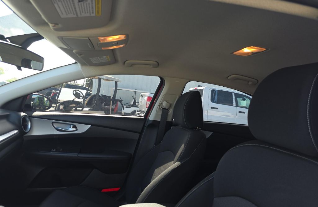 2024 Kia Forte LXS - Photo 9