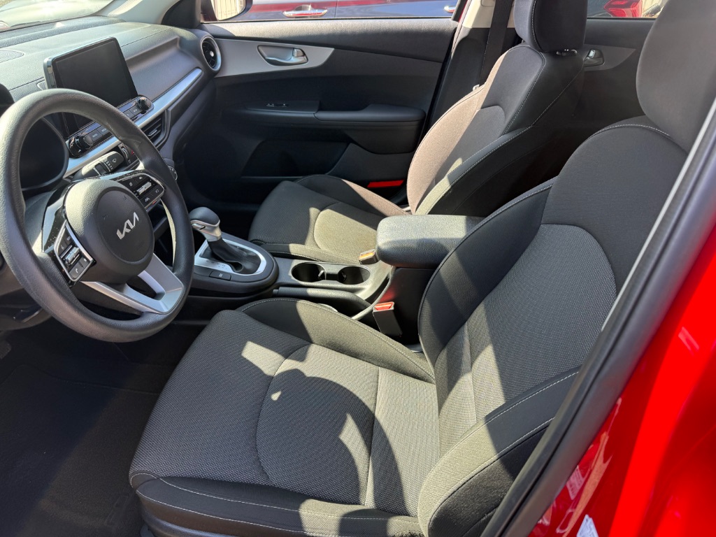 2024 Kia Forte LXS - Photo 8