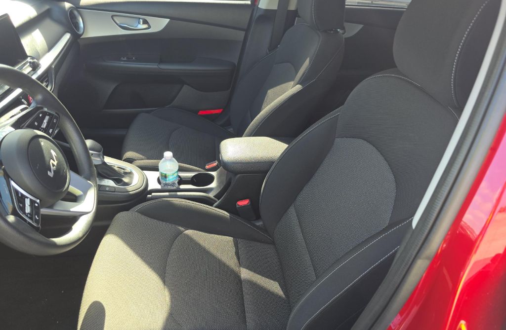 2024 Kia Forte LXS - Photo 10