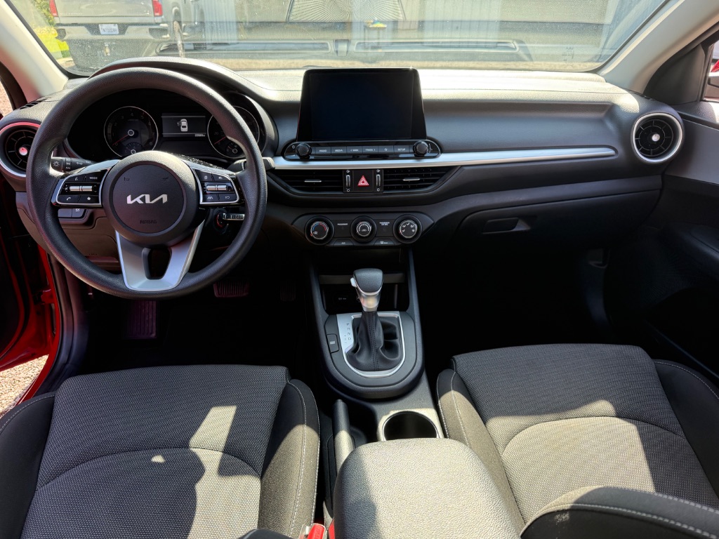 2024 Kia Forte LXS - Photo 6